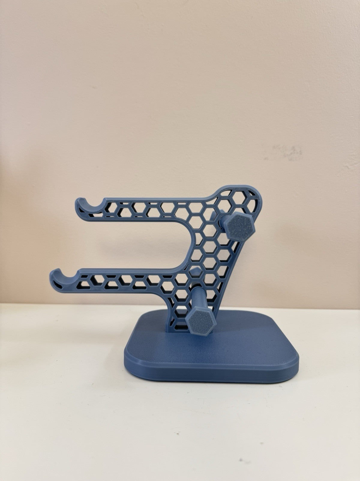 Blue Sunglasses Holder Stand – Modern Eyeglass Display Organizer – 14 Cm
