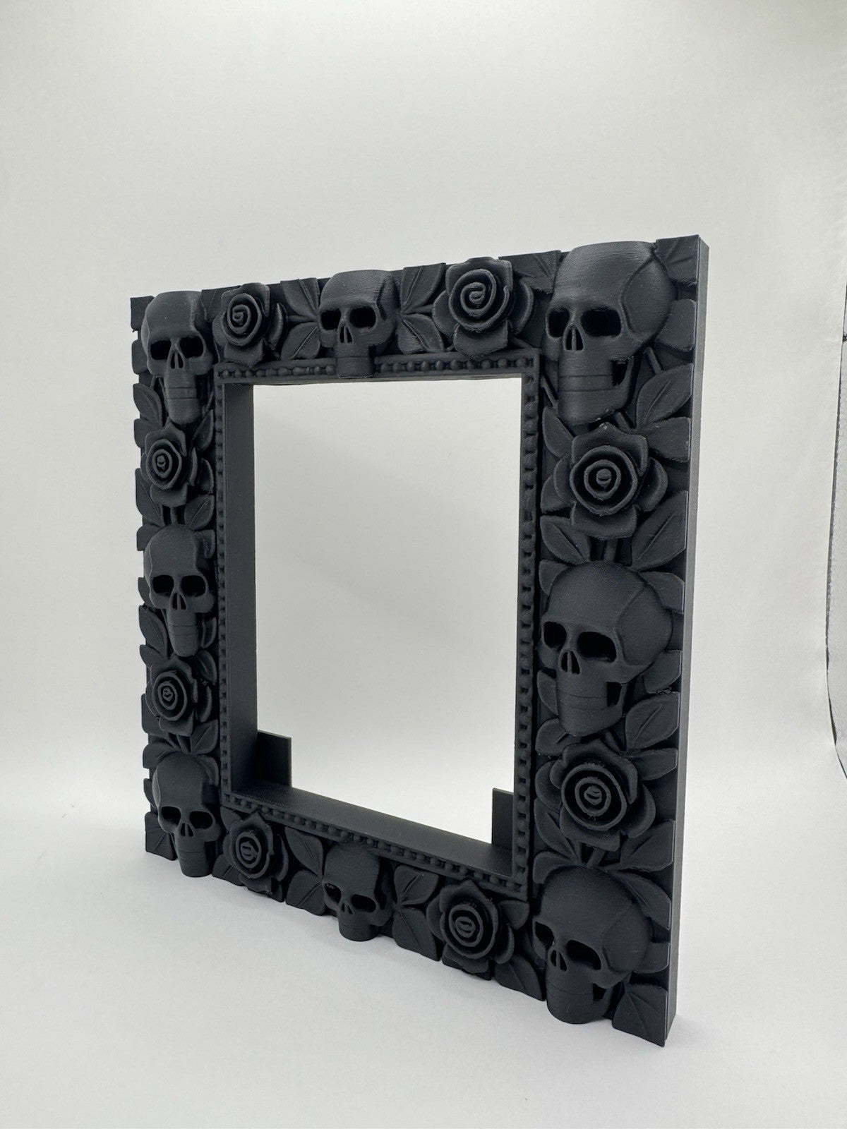 Gothic Skull & Roses Photo Frame – Dark Horror Decor – Macabre Skeleton Picture
