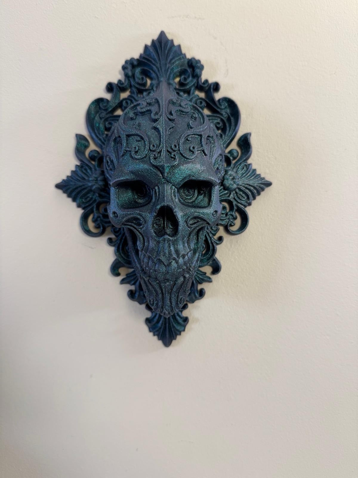 Gothic Ornate Skull Wall Art – Holographic Blue Galaxy Baroque Skull Decor 16 cm