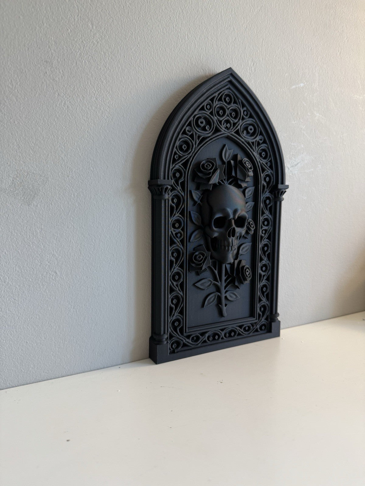 Gothic Skull and Roses Wall Hanging, Black Rose Dark Goth Home Decor - 22 Cm