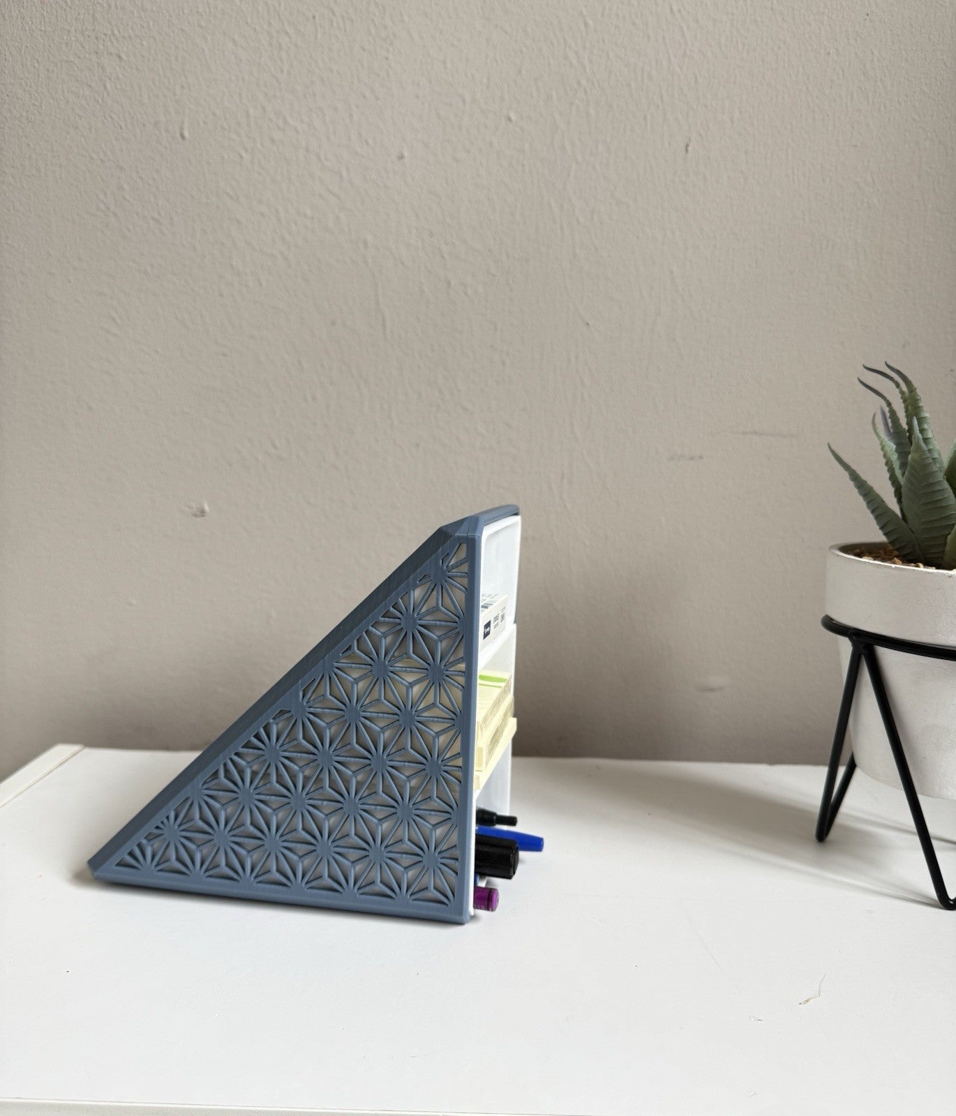 Geometric Desk Organizer – Triangle Pen &Note Holder | Modern Stationary Storage