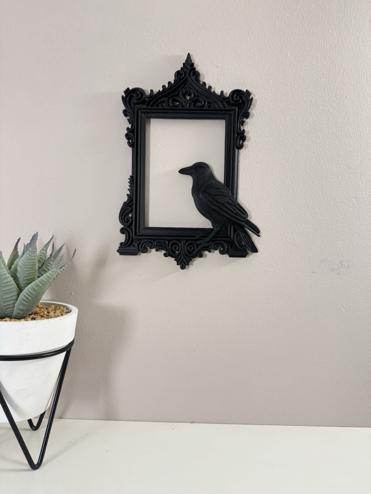 Gothic Black Raven Wall Art Frame –Dark Crow Home Decor, Halloween Gift 23x14 Cm
