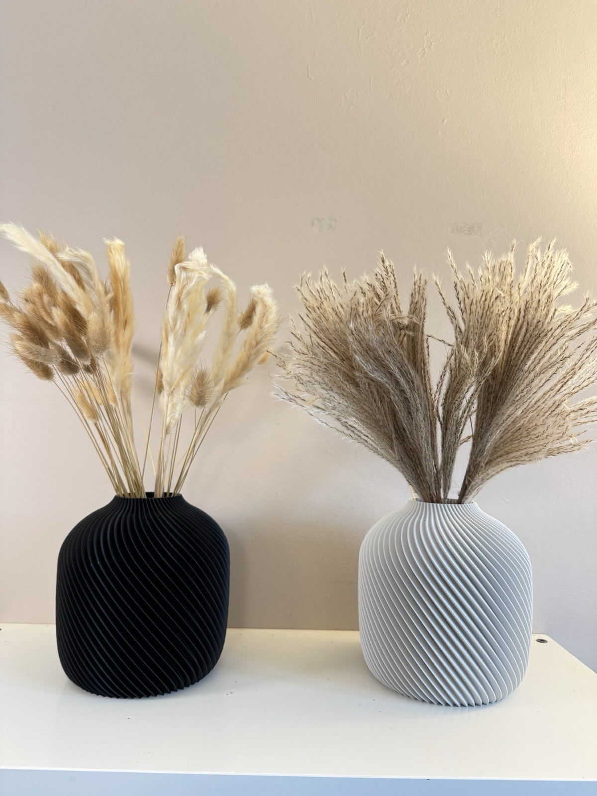 Modern Spiral Vase Set of 2 Black & Grey – Textured Vase Home Decor