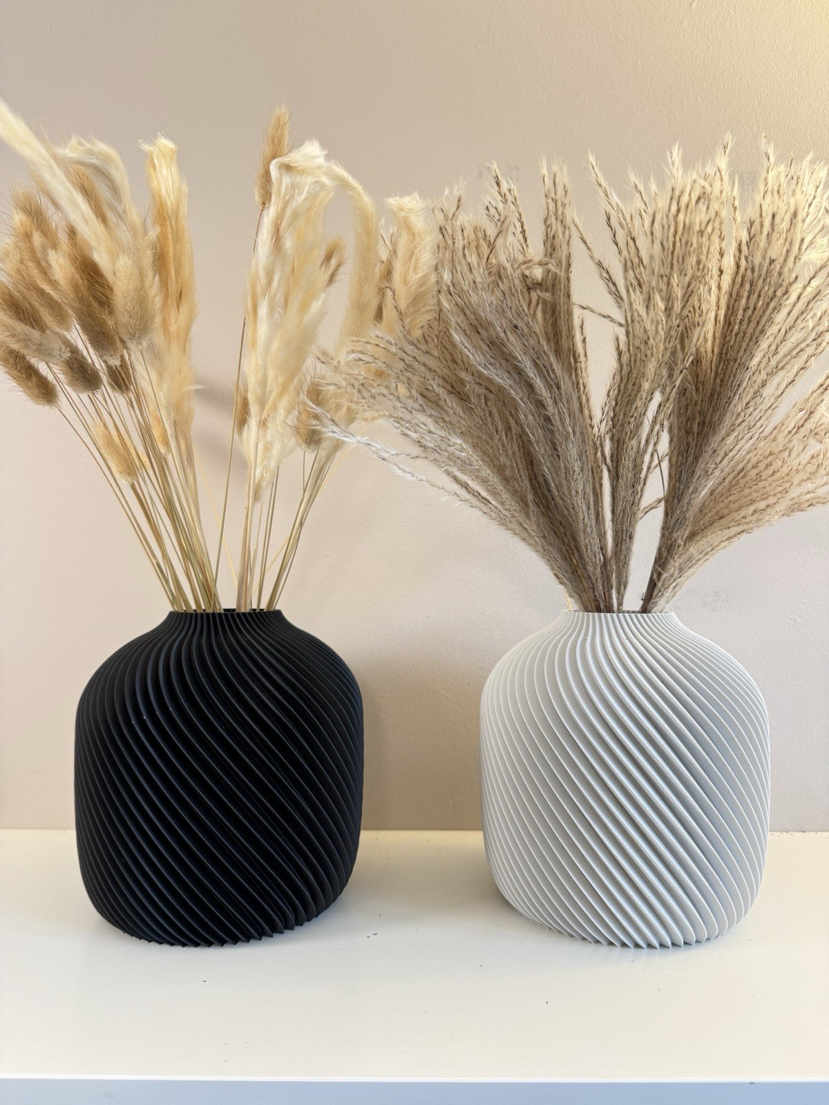 Modern Spiral Vase Set of 2 Black & Grey – Textured Vase Home Decor