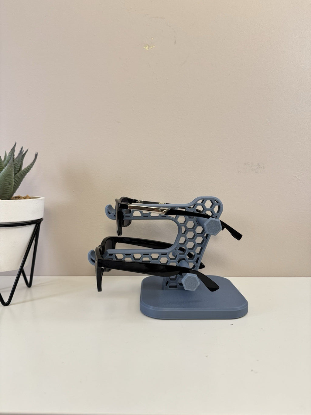 Blue Sunglasses Holder Stand – Modern Eyeglass Display Organizer – 14 Cm