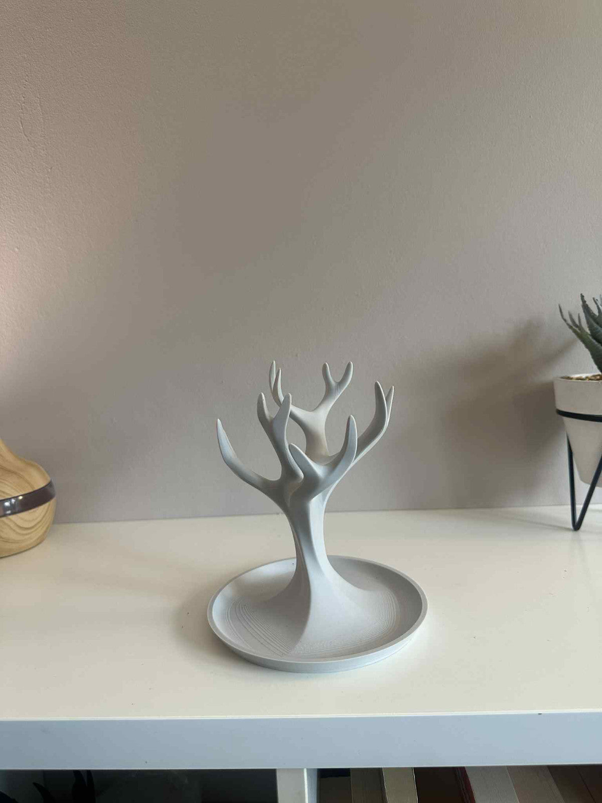 Antler Jewellery Holder Stand With Tray – Modern Ring & Necklace Organiser