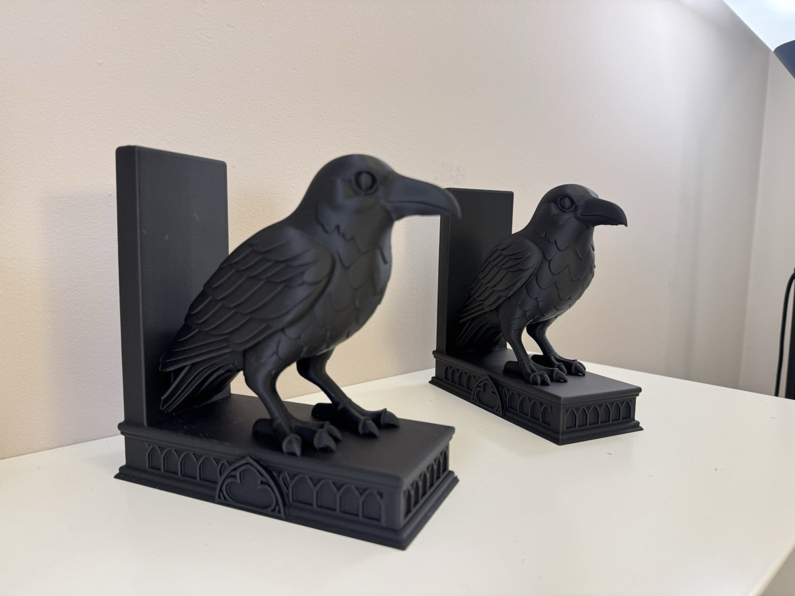 Gothic Raven Bookends – Black Crow Library Decor - Dark Academia Gift 16 x 15 cm