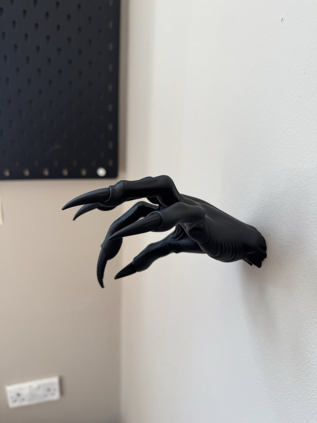 Black Gothic Hand Sculpture – Witchy Home Halloween Decor-Long Claw Nails-13 Cm