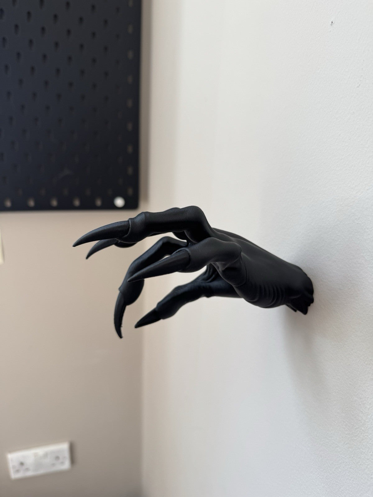 Black Gothic Hand Sculpture – Witchy Home Halloween Decor-Long Claw Nails-13 Cm