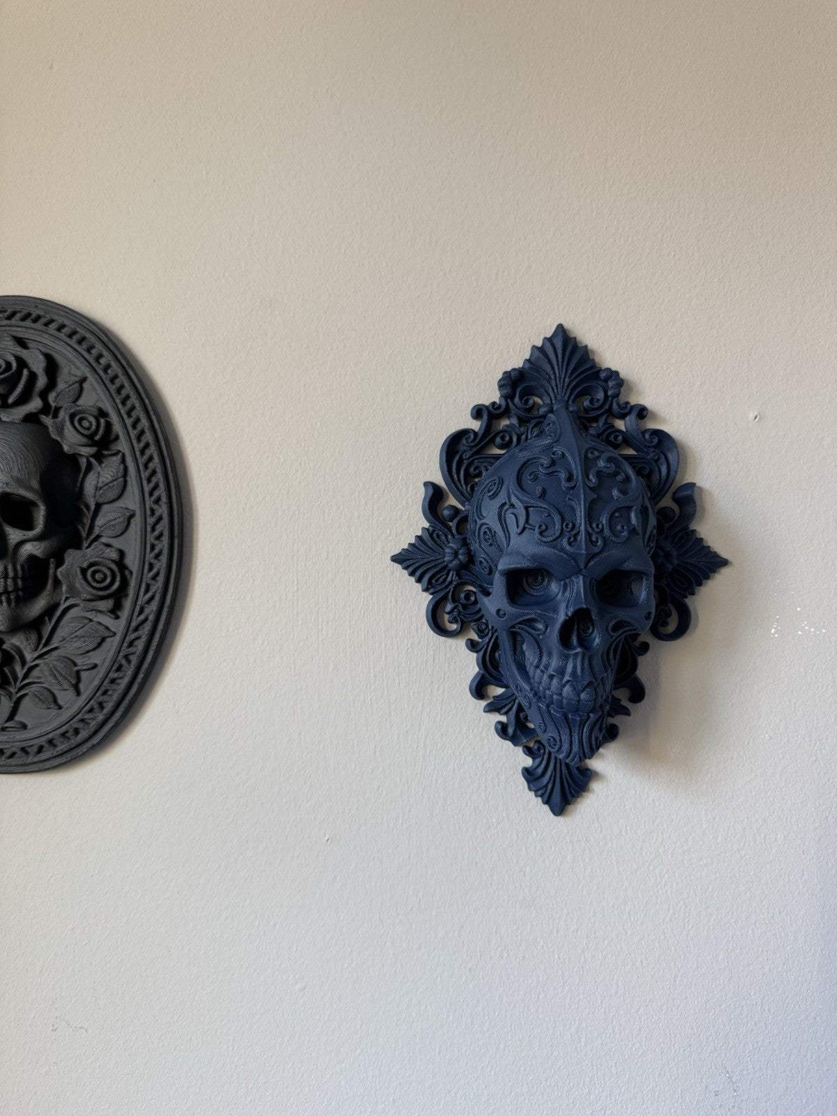 Gothic Skull Wall Plaque – Ornate Baroque Frame- Dark Blue 15 Cm- Wall Mountable