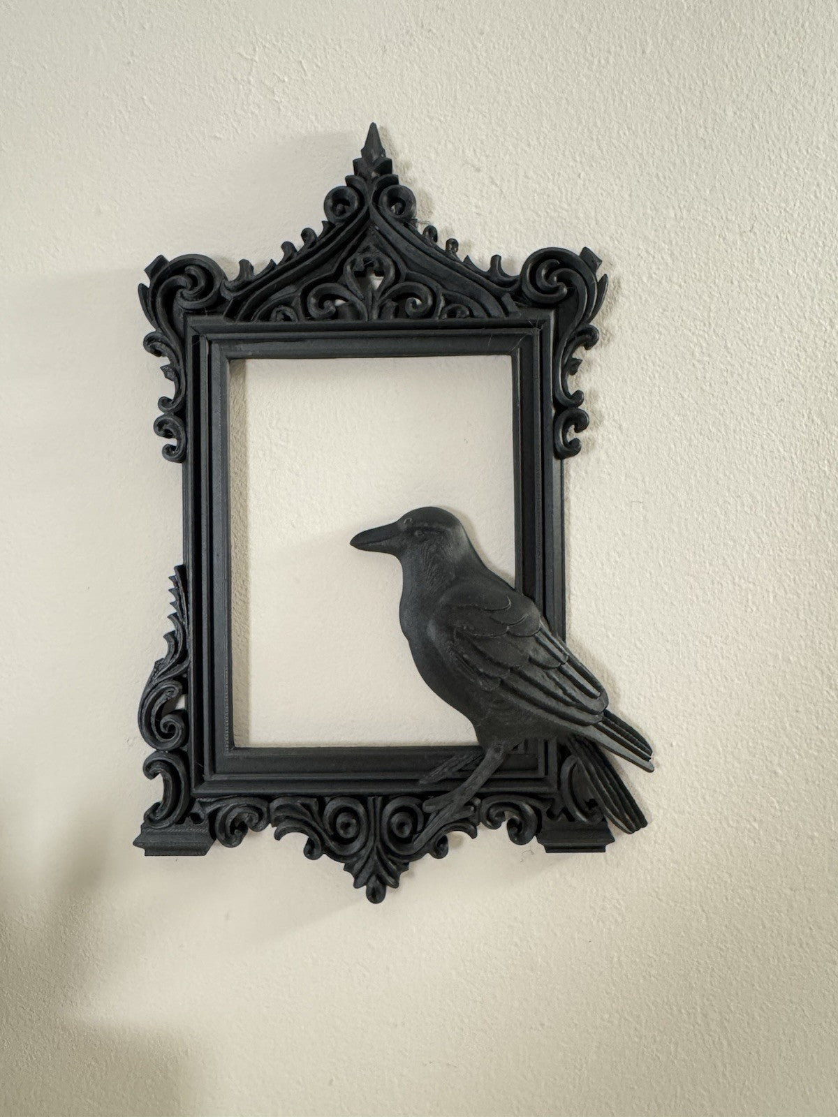Gothic Black Raven Wall Art Frame –Dark Crow Home Decor, Halloween Gift 23x14 Cm