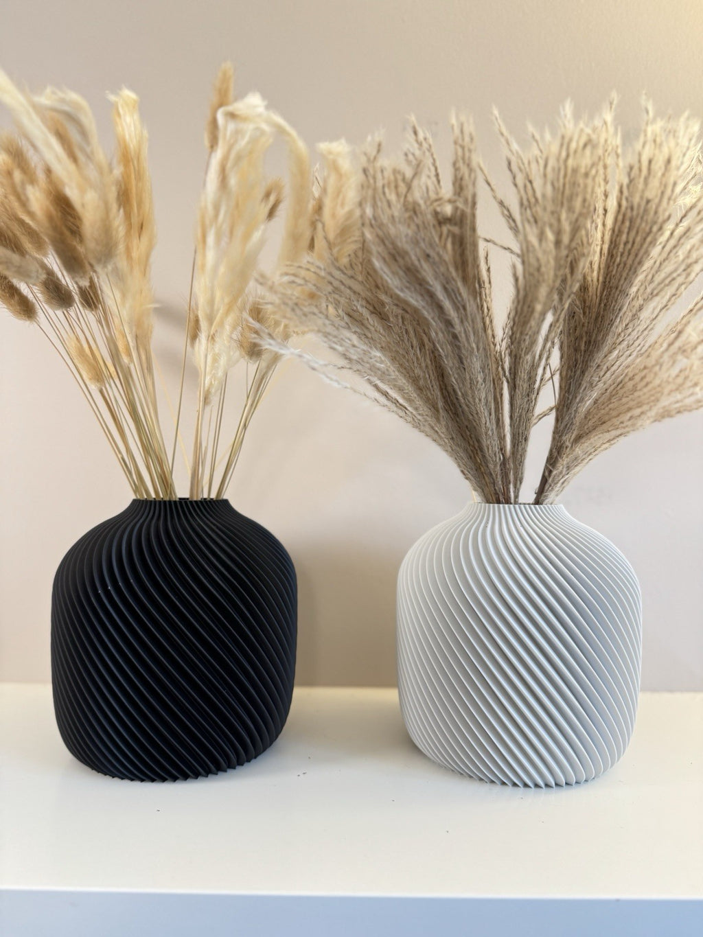 Modern Spiral Vase Set of 2 Black & Grey – Textured Vase Home Decor