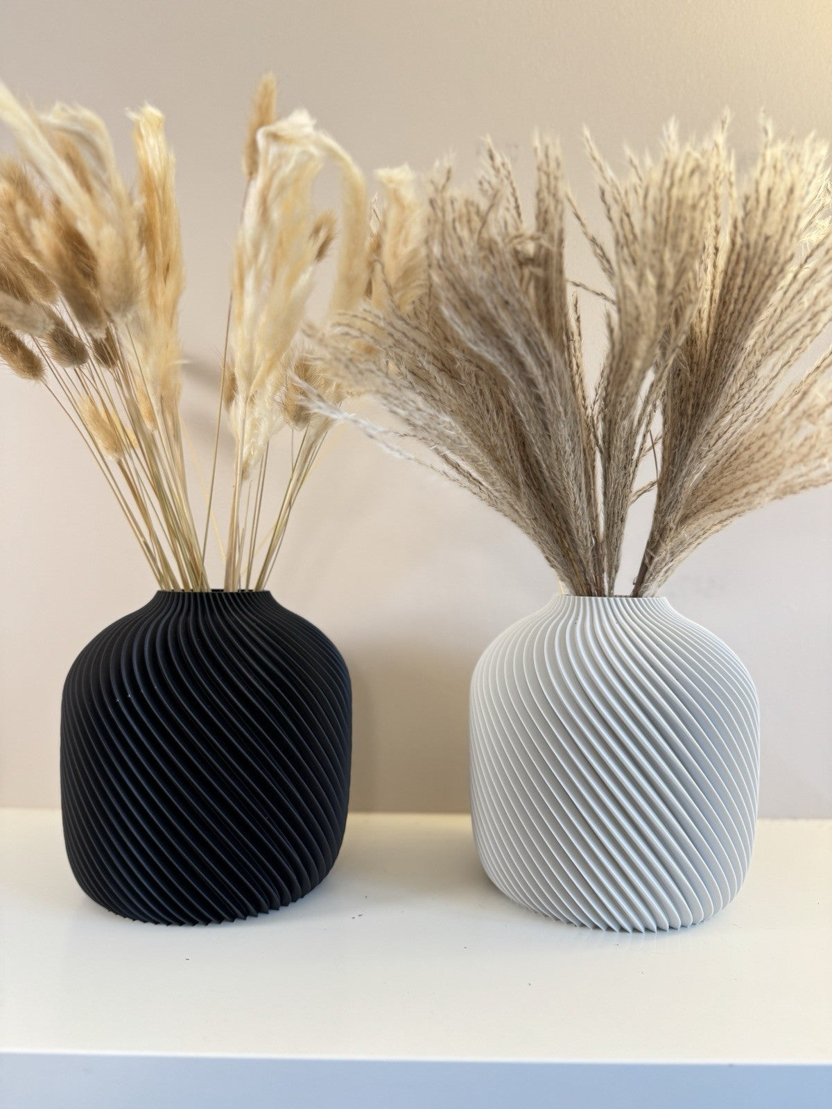Modern Spiral Vase Set of 2 Black & Grey – Textured Vase Home Decor