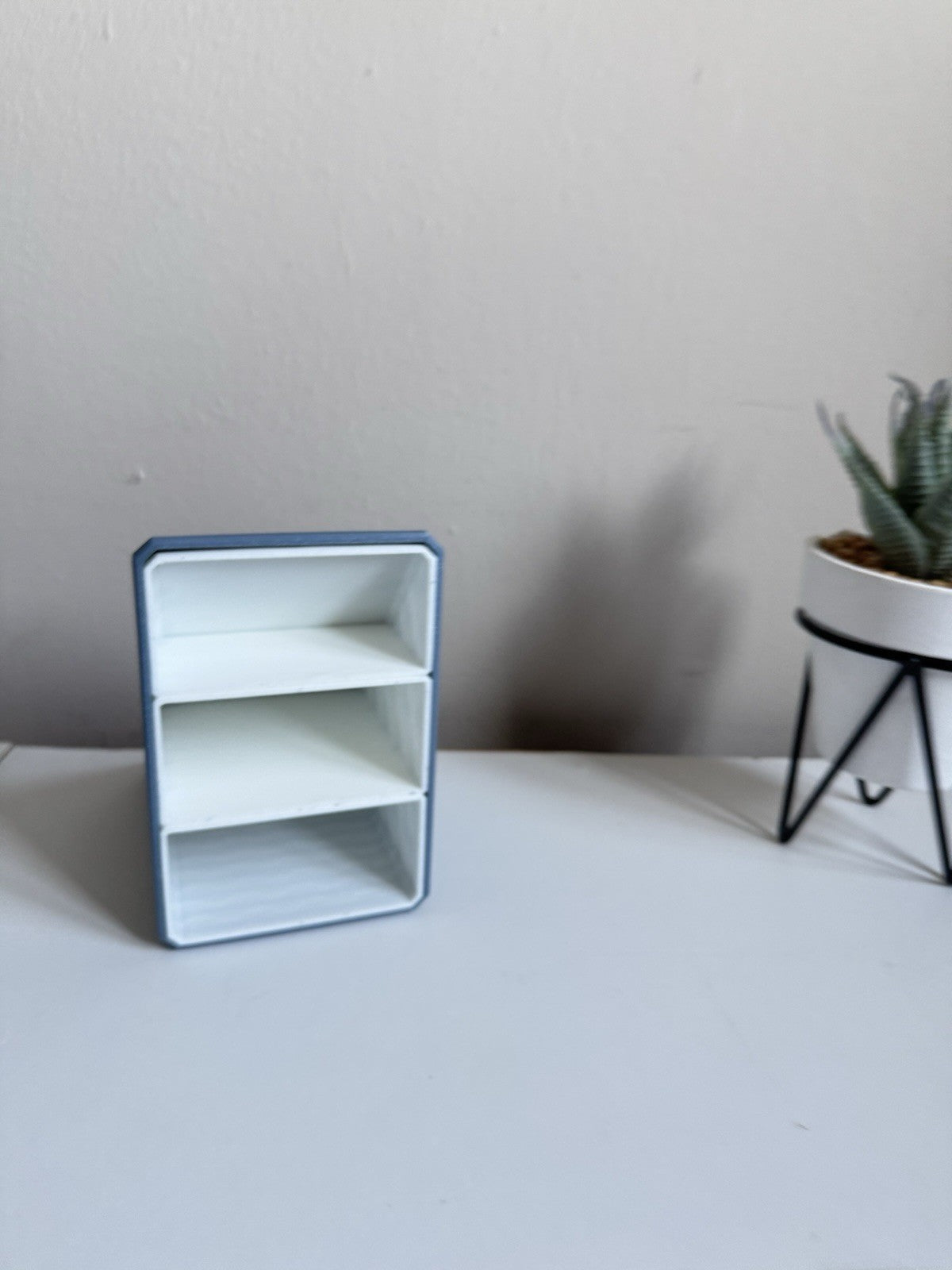 Geometric Desk Organizer – Triangle Pen &Note Holder | Modern Stationary Storage