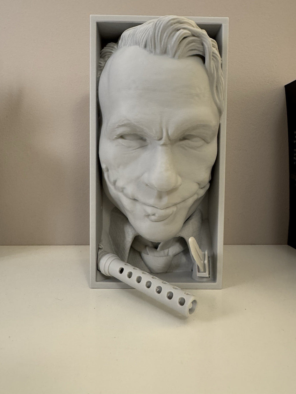 Joker Inspired Book Nook - Heath Ledger Villain Book End - Dark Art Decor 20 cm