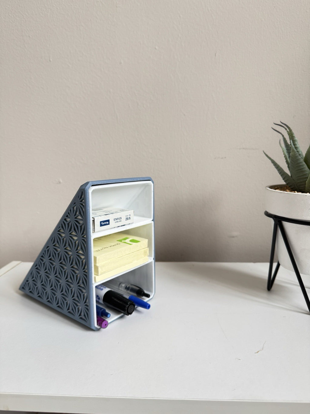 Geometric Desk Organizer – Triangle Pen &Note Holder | Modern Stationary Storage