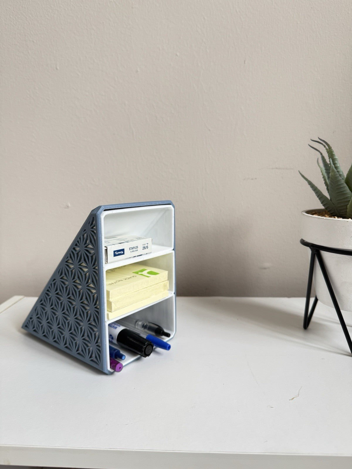 Geometric Desk Organizer – Triangle Pen &Note Holder | Modern Stationary Storage