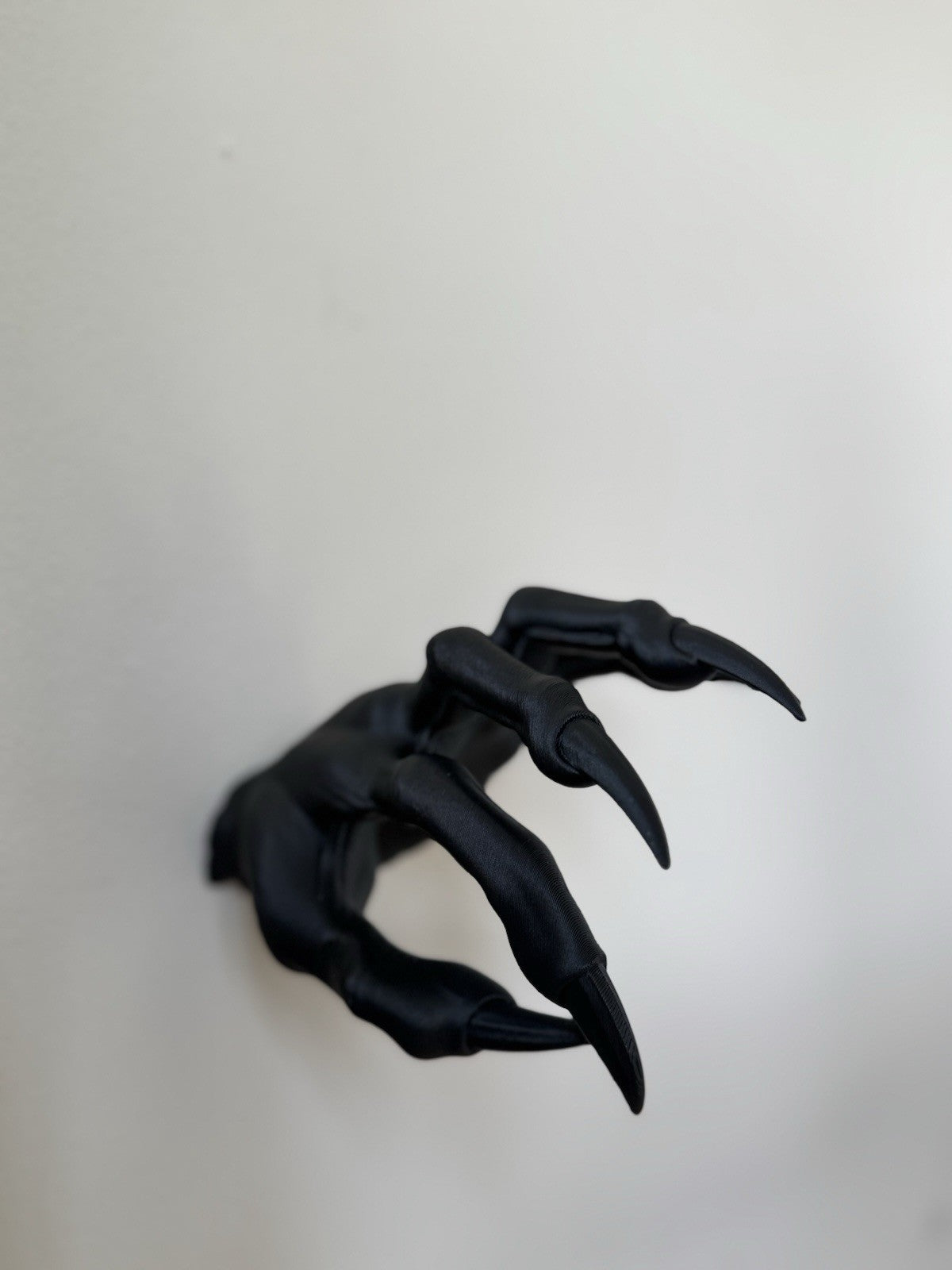 Black Gothic Hand Sculpture – Witchy Home Halloween Decor-Long Claw Nails-13 Cm
