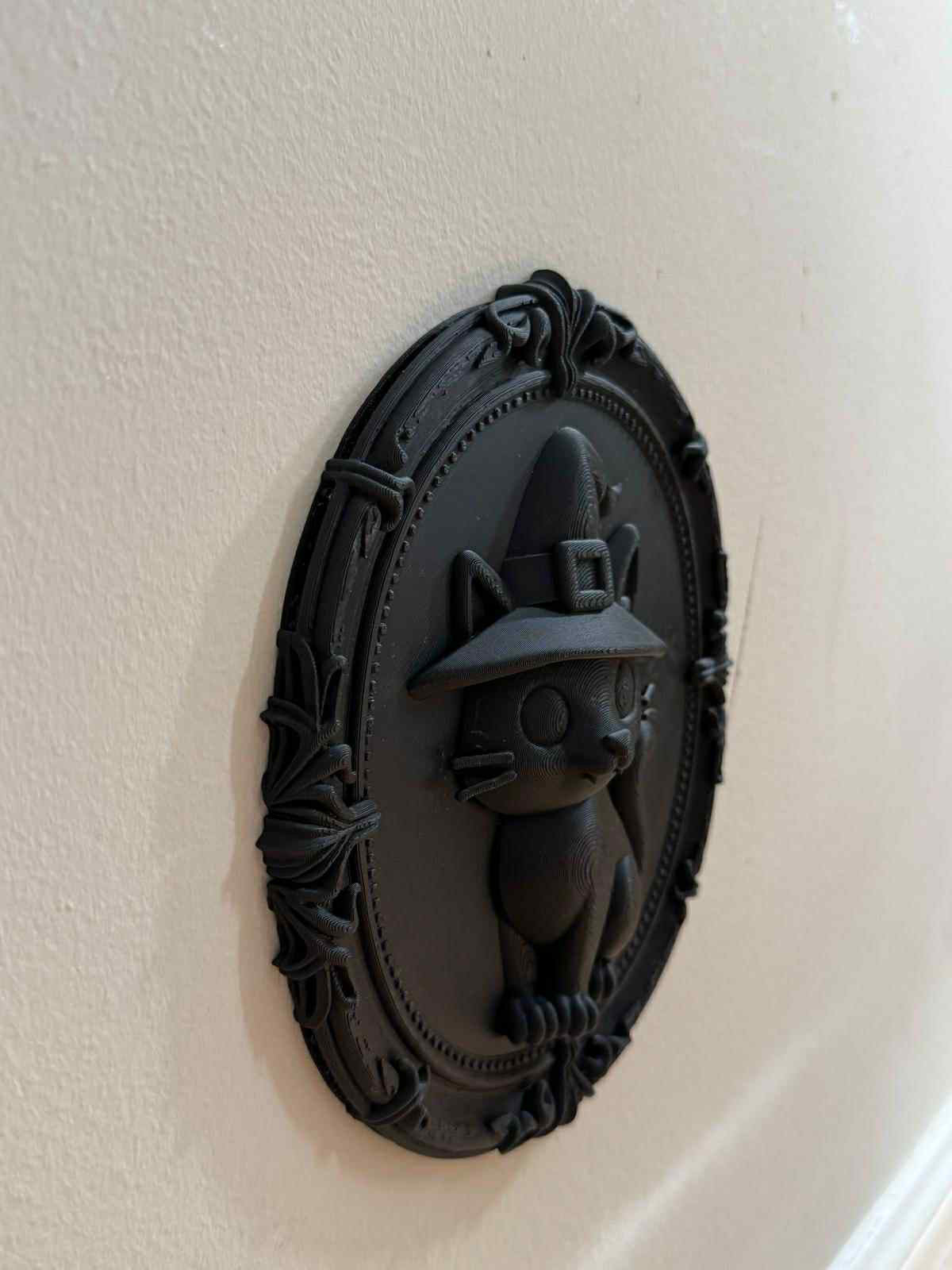 Witch Cat Wall Plaque – Gothic Halloween Black Frame Décor