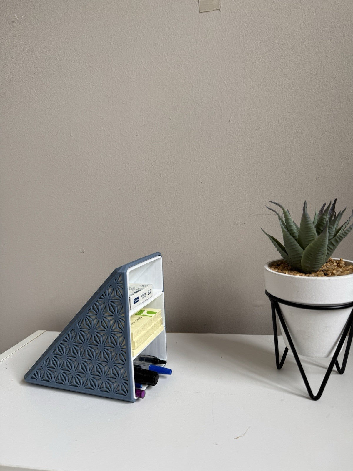 Geometric Desk Organizer – Triangle Pen &Note Holder | Modern Stationary Storage