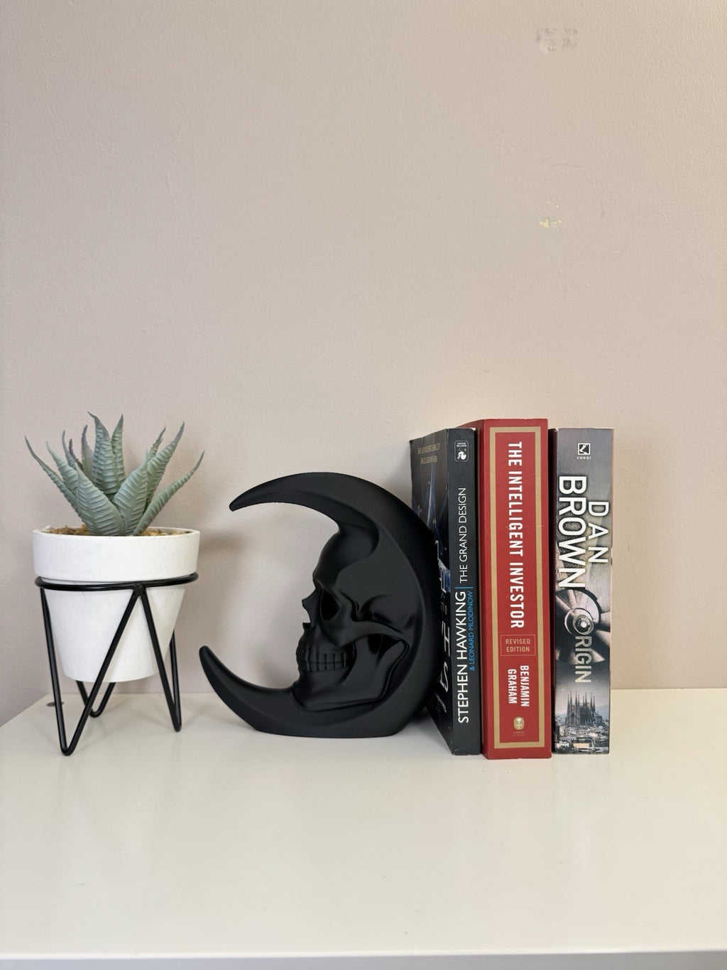 Gothic Skull Moon Book Nook – Dark Art Shelf Decor | Celestial Gothic Gift 17 cm