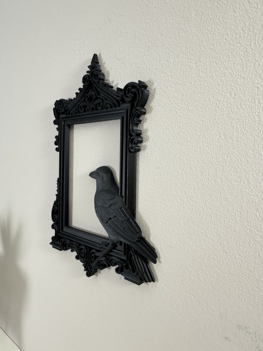 Gothic Black Raven Wall Art Frame –Dark Crow Home Decor, Halloween Gift 23x14 Cm