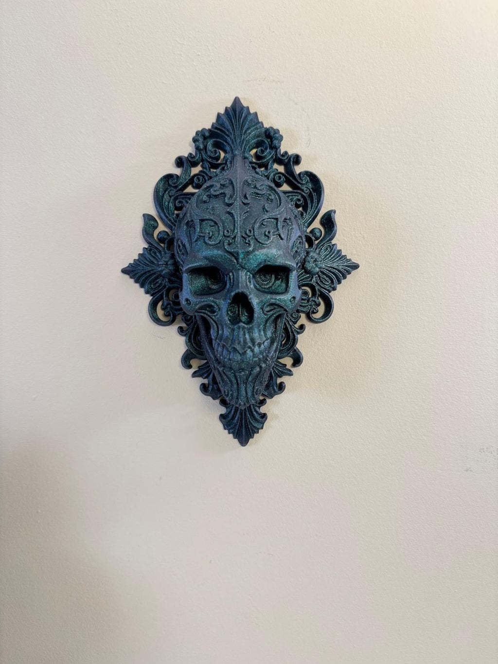 Gothic Ornate Skull Wall Art – Holographic Blue Galaxy Baroque Skull Decor 16 cm