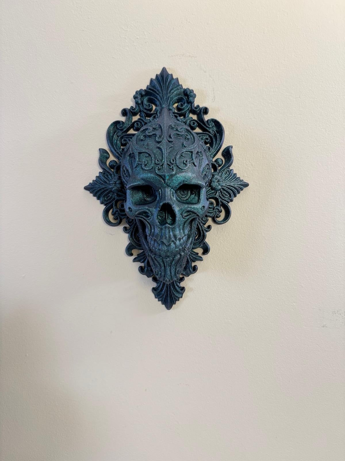 Gothic Ornate Skull Wall Art – Holographic Blue Galaxy Baroque Skull Decor 16 cm