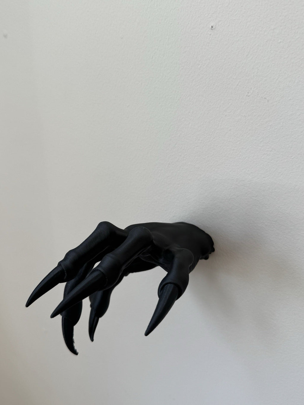 Black Gothic Hand Sculpture – Witchy Home Halloween Decor-Long Claw Nails-13 Cm