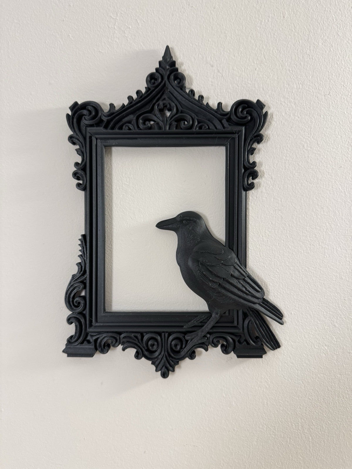 Gothic Black Raven Wall Art Frame –Dark Crow Home Decor, Halloween Gift 23x14 Cm