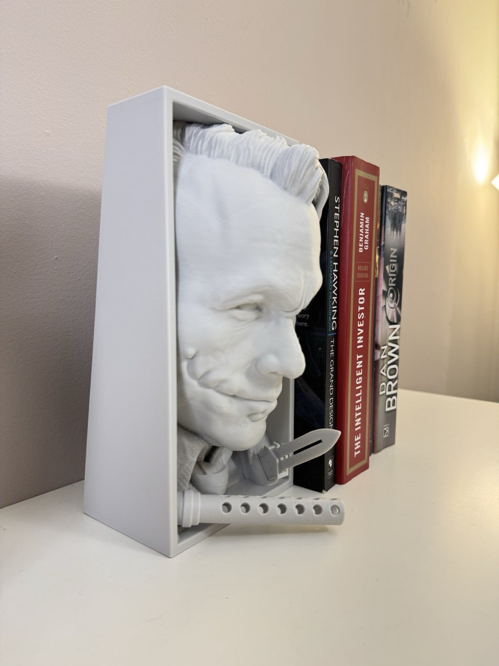 Joker Inspired Book Nook - Heath Ledger Villain Book End - Dark Art Decor 20 cm