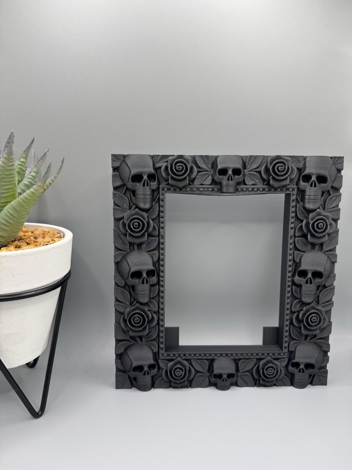 Gothic Skull & Roses Photo Frame – Dark Horror Decor – Macabre Skeleton Picture